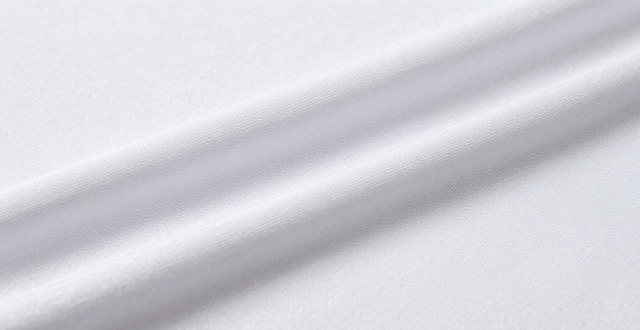 想知道acrylic是什么面料？这篇文章详细介绍其特性与清洗方法