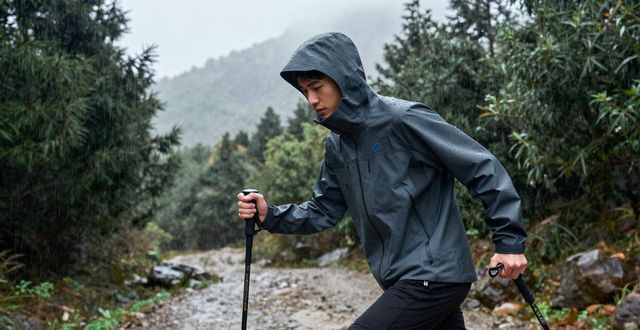 冲锋衣高性价比牌子推荐，适合雨天徒步防风防水