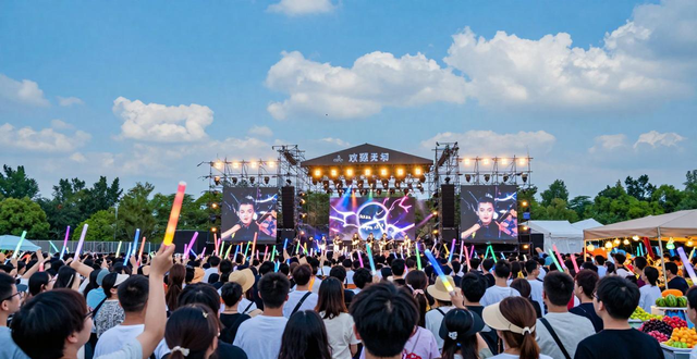 夏天气候特点与自然景观：高温多雨水果香，防晒出行欢乐多